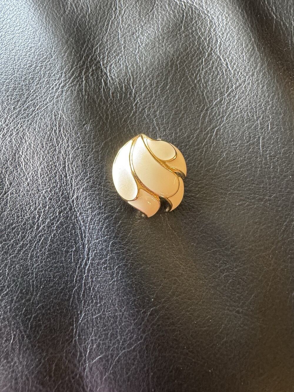Vintage Trifari Clip On 1 Earring Replacement White Shell Gold Women's Glam